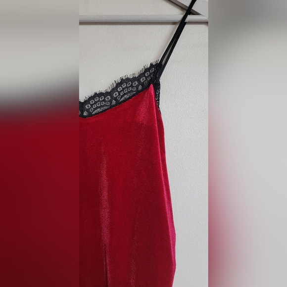 WHITE HOUSE BLACK MARKET VELVET TANK WITH LACE TRIM SIZE SMALL - Picture 6 of 9